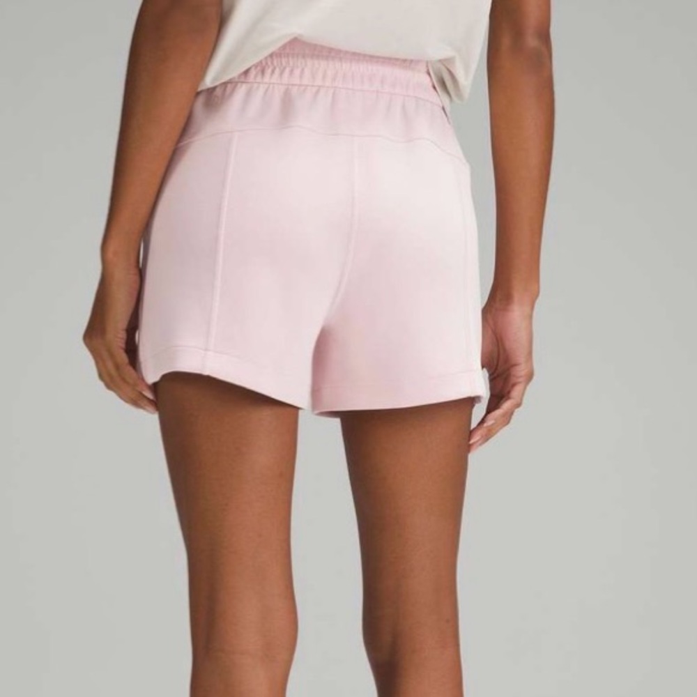 Lululemon Softstreme High-Rise Short 4" Strawberry Milkshake, Size 6 - Picture 8 of 13